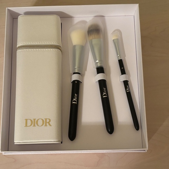New Dior Make-Up 3 Pice Brush Set w/ Dior Ivory Makeup Case w/ Dior White Box - Picture 6 of 6